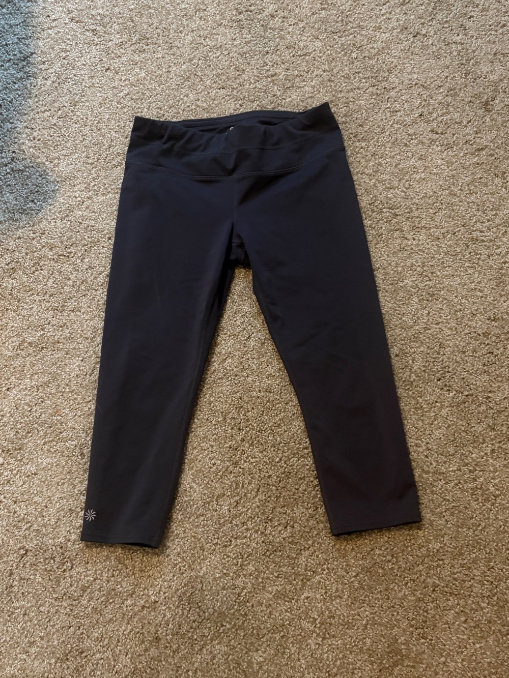 Athleta dark gray women’s Capri Leggings